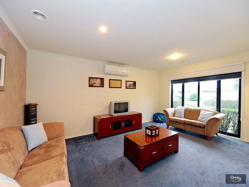 8 Alberta Way, Berwick VIC 3806