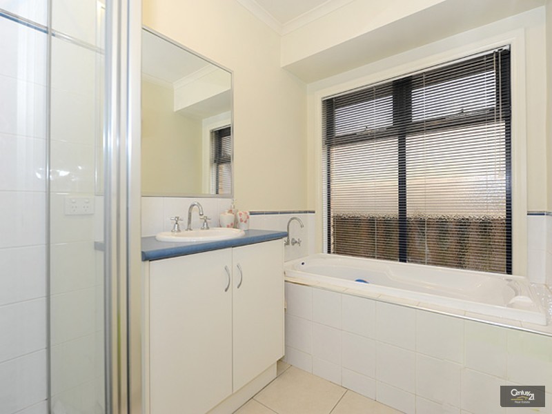 8 Alberta Way, Berwick VIC 3806