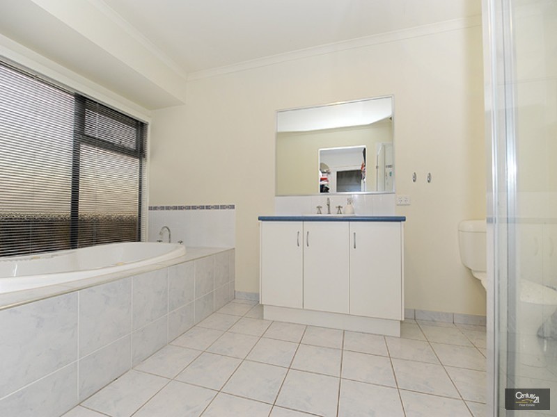 8 Alberta Way, Berwick VIC 3806