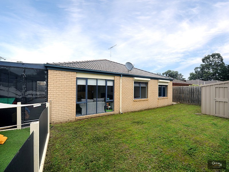 8 Alberta Way, Berwick VIC 3806