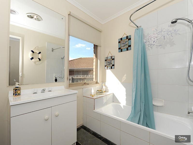 2 Cliveden Close, Narre Warren South VIC 3805