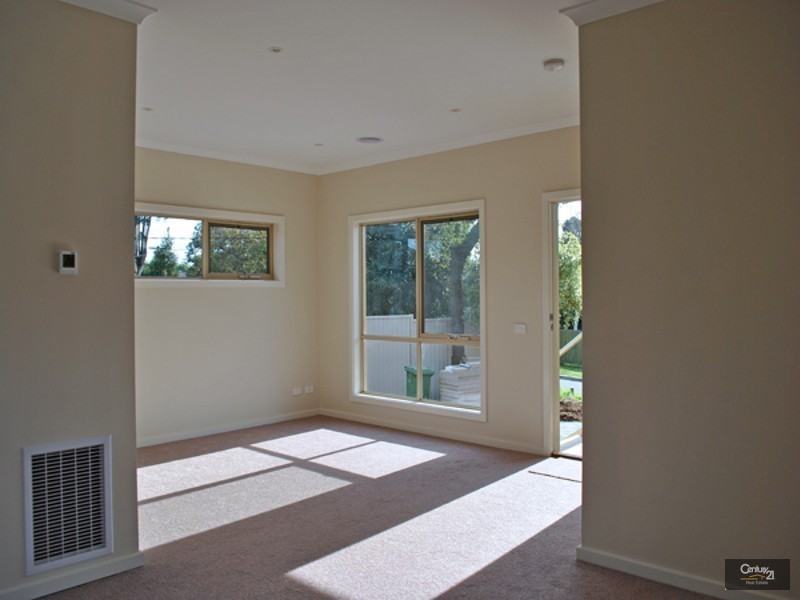 1/9 Slingsby Avenue,, Beaconsfield VIC 3807