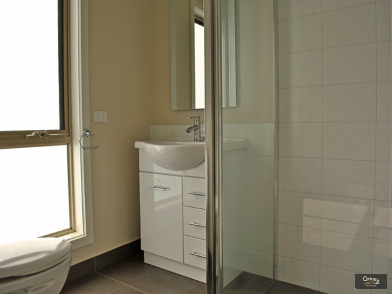 1/9 Slingsby Avenue,, Beaconsfield VIC 3807