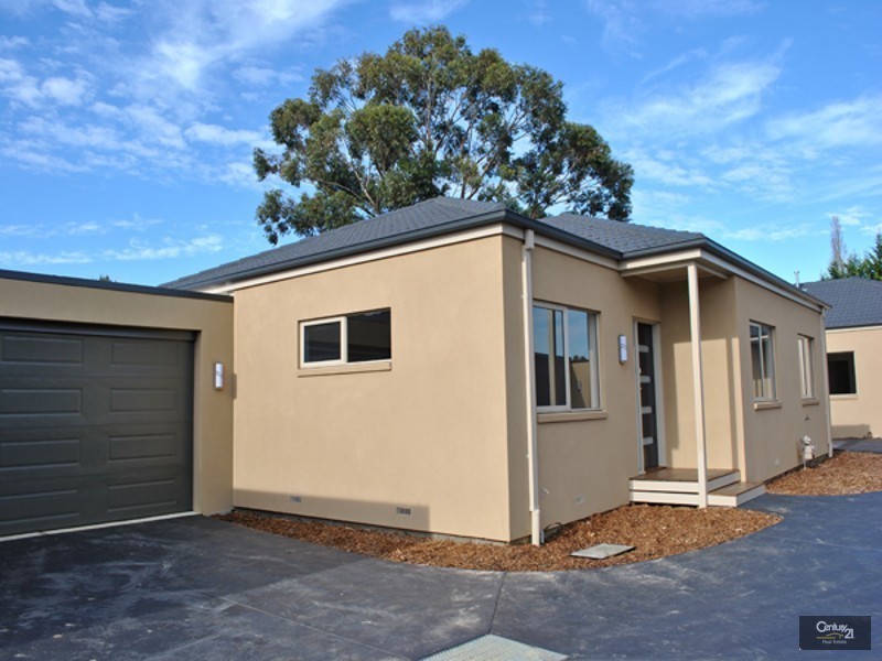 2/9 Slingsby Avenue,, Beaconsfield VIC 3807