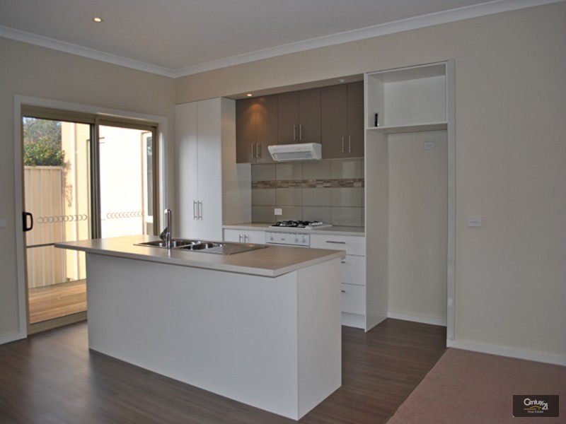 2/9 Slingsby Avenue,, Beaconsfield VIC 3807