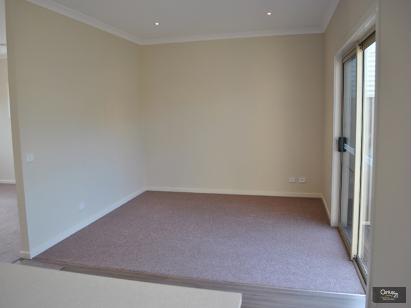 2/9 Slingsby Avenue,, Beaconsfield VIC 3807