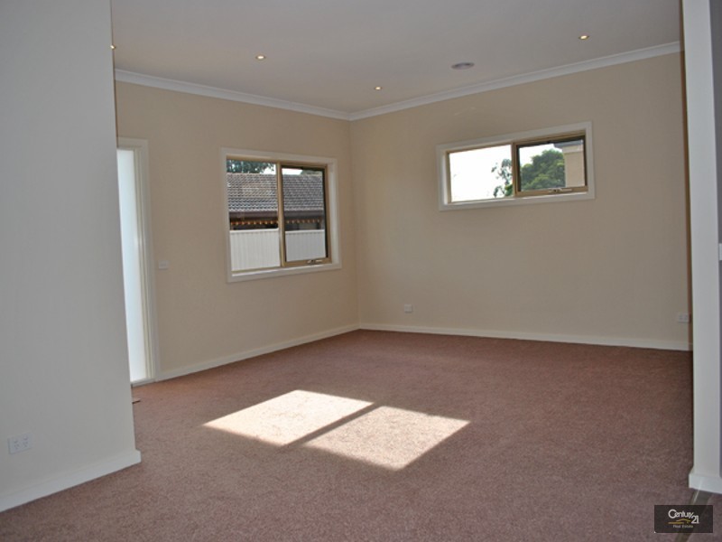 2/9 Slingsby Avenue,, Beaconsfield VIC 3807