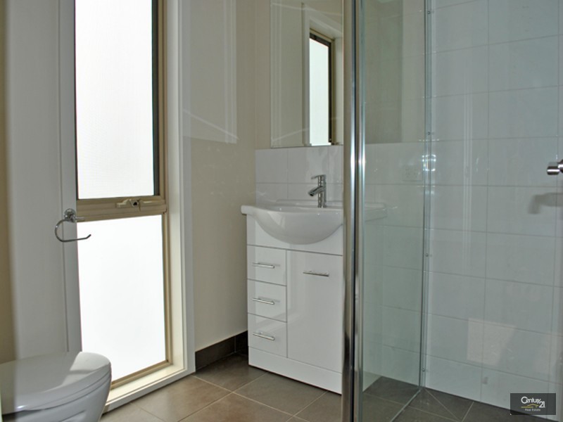2/9 Slingsby Avenue,, Beaconsfield VIC 3807