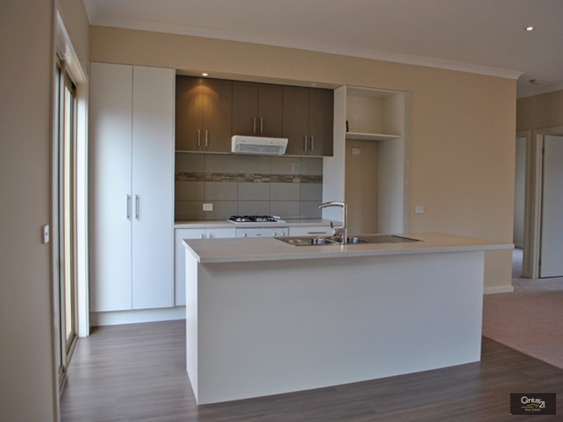 2/9 Slingsby Avenue,, Beaconsfield VIC 3807