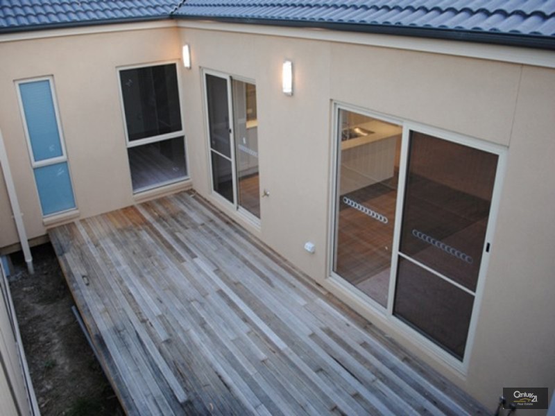 2/9 Slingsby Avenue,, Beaconsfield VIC 3807