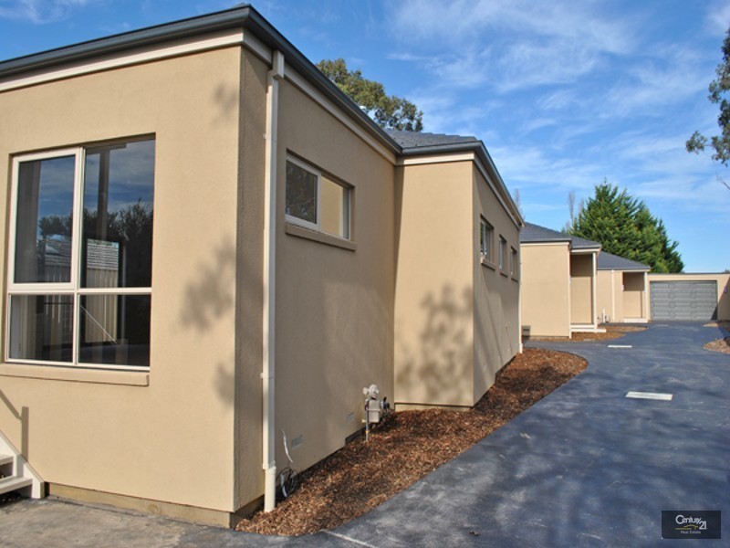 2/9 Slingsby Avenue,, Beaconsfield VIC 3807