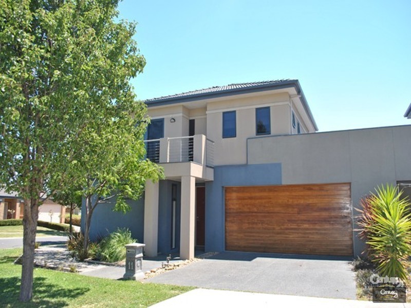 11 Greenhaven Terrace, Berwick VIC 3806