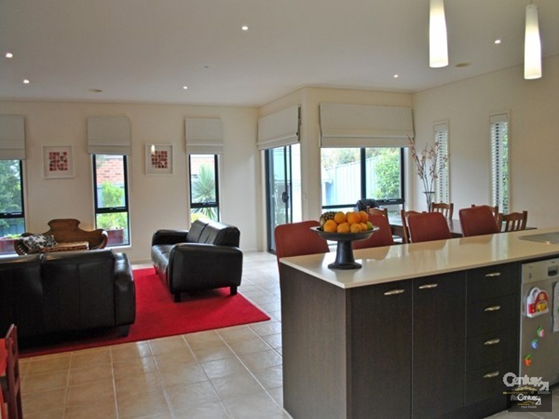 11 Greenhaven Terrace, Berwick VIC 3806