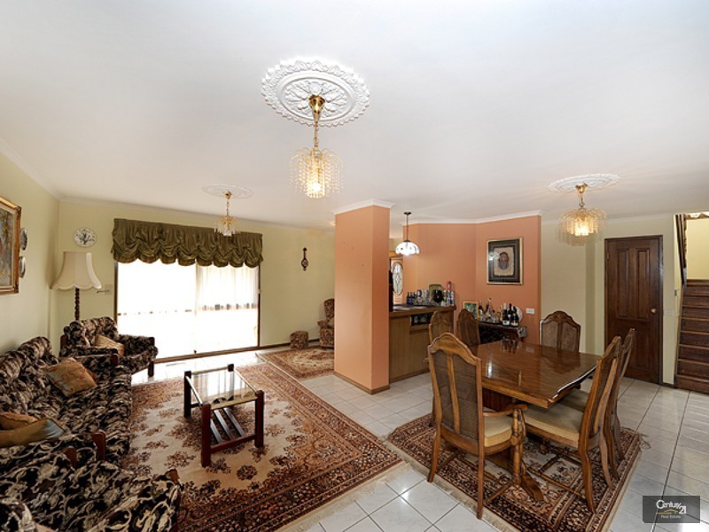 6 Heard Close, Berwick VIC 3806