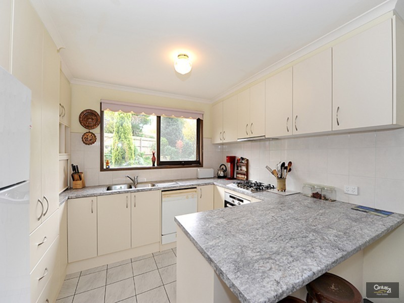 6 Heard Close, Berwick VIC 3806