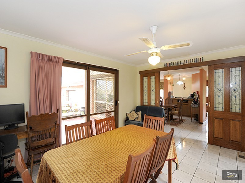 6 Heard Close, Berwick VIC 3806