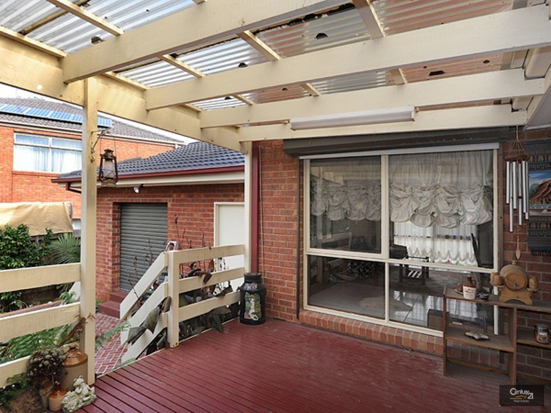 6 Heard Close, Berwick VIC 3806