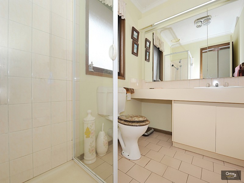 6 Heard Close, Berwick VIC 3806