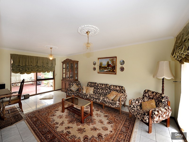 6 Heard Close, Berwick VIC 3806