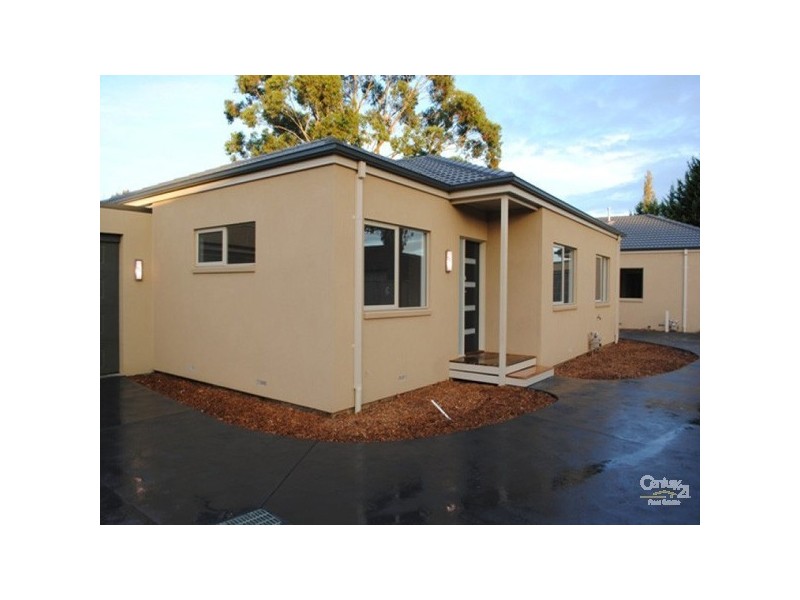 2/9 Slingsby Avenue, Beaconsfield VIC 3807