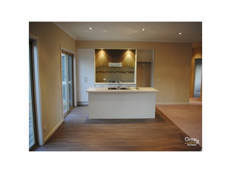 2/9 Slingsby Avenue, Beaconsfield VIC 3807