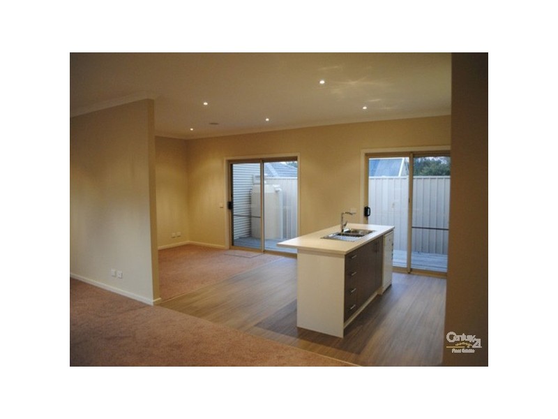 2/9 Slingsby Avenue, Beaconsfield VIC 3807