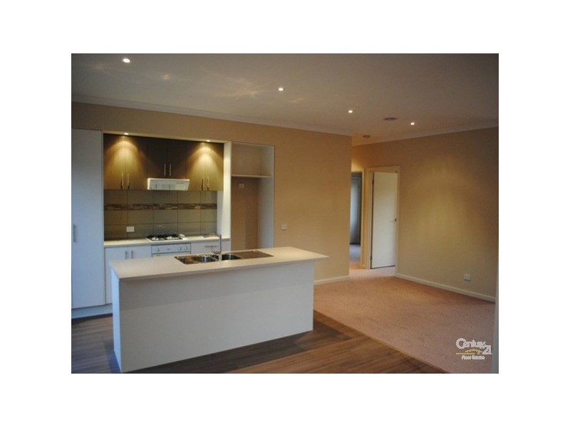 2/9 Slingsby Avenue, Beaconsfield VIC 3807