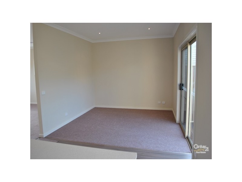 2/9 Slingsby Avenue, Beaconsfield VIC 3807