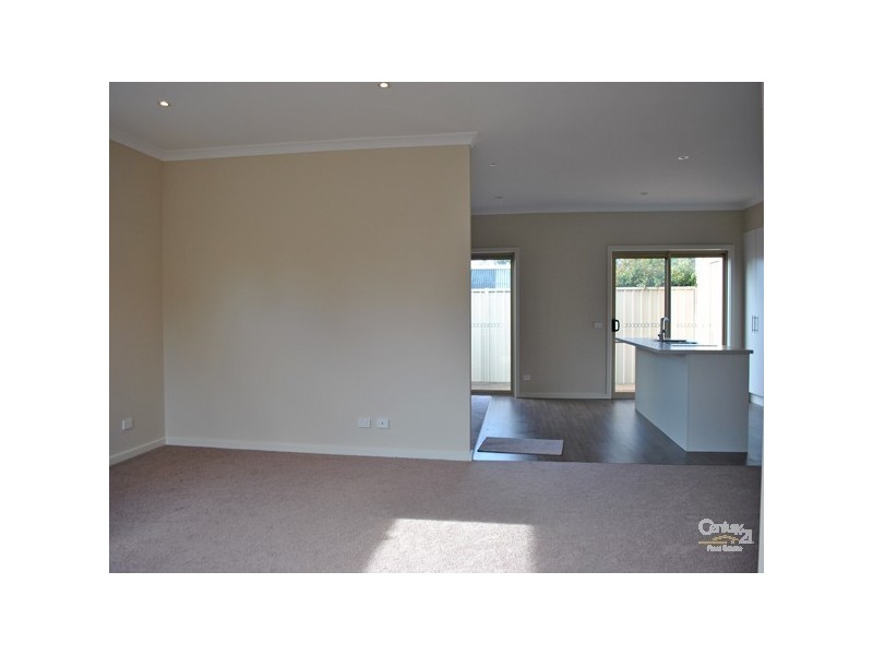 2/9 Slingsby Avenue, Beaconsfield VIC 3807
