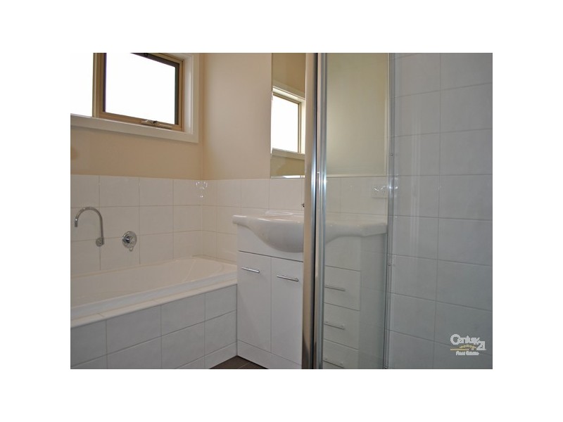 2/9 Slingsby Avenue, Beaconsfield VIC 3807