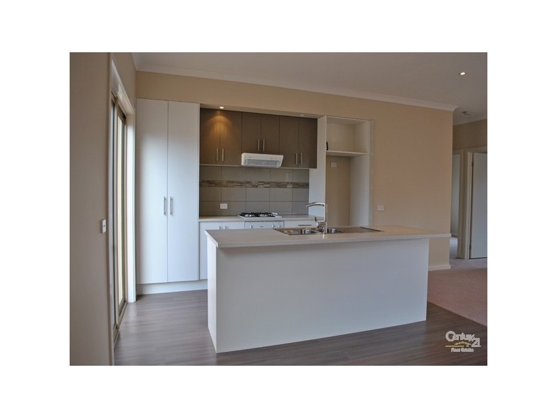 2/9 Slingsby Avenue, Beaconsfield VIC 3807