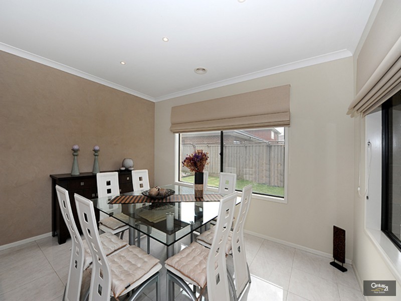 14 Saltbush Avenue, Lyndhurst VIC 3975