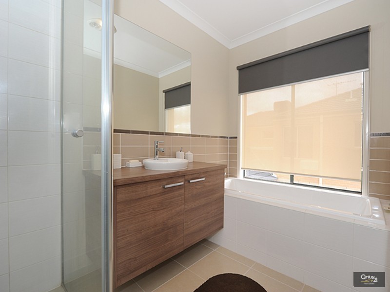 14 Saltbush Avenue, Lyndhurst VIC 3975