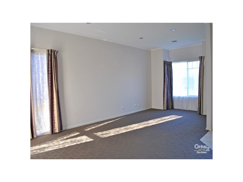 30 Jack William Way, Berwick VIC 3806