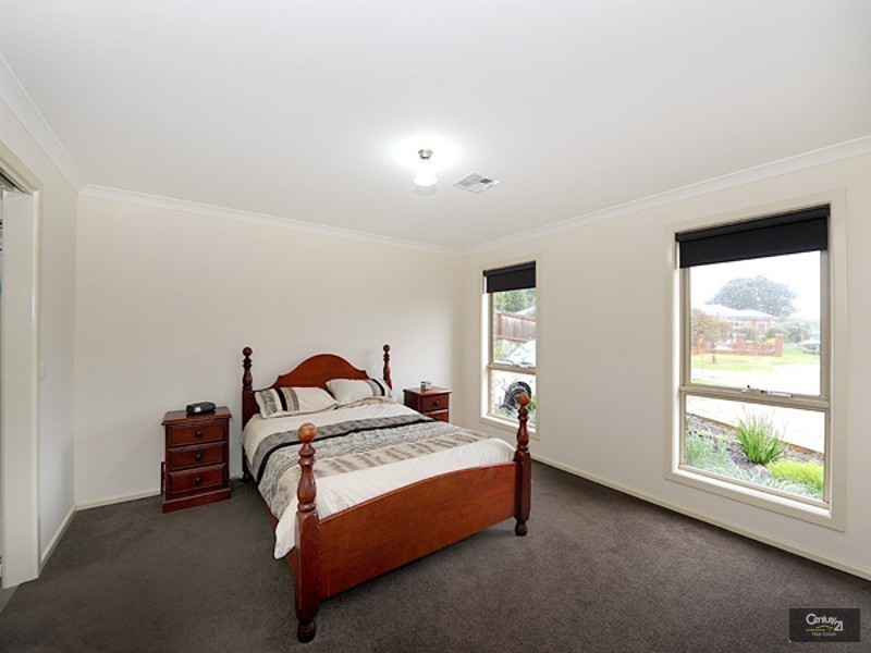 14 Roselea Place, Narre Warren North VIC 3804
