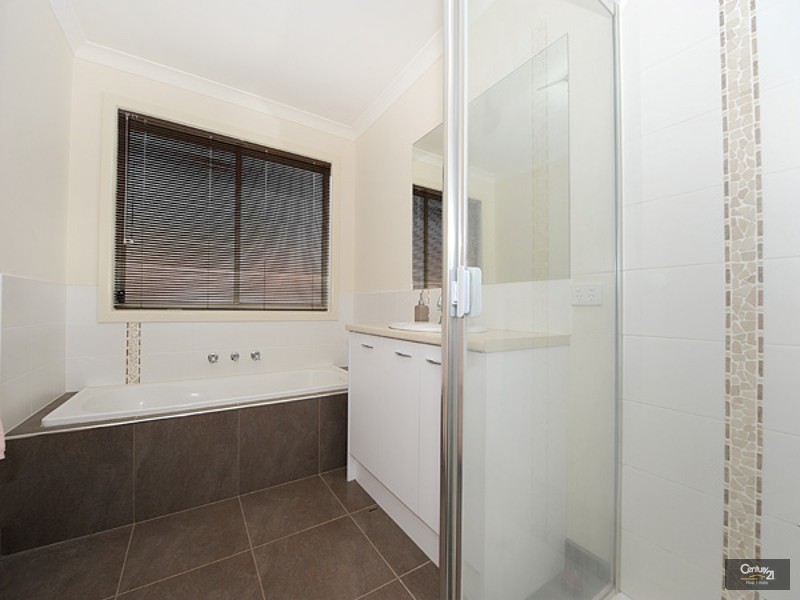 14 Roselea Place, Narre Warren North VIC 3804