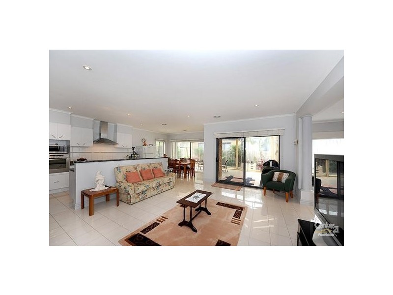 12 McCubbin Way, Berwick VIC 3806
