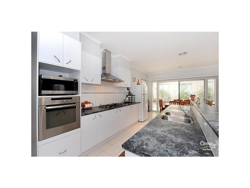 12 McCubbin Way, Berwick VIC 3806