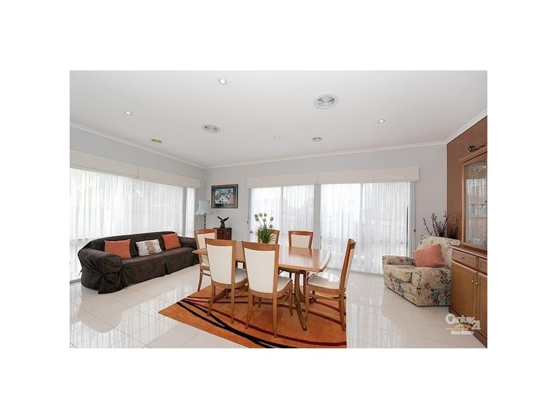 12 McCubbin Way, Berwick VIC 3806
