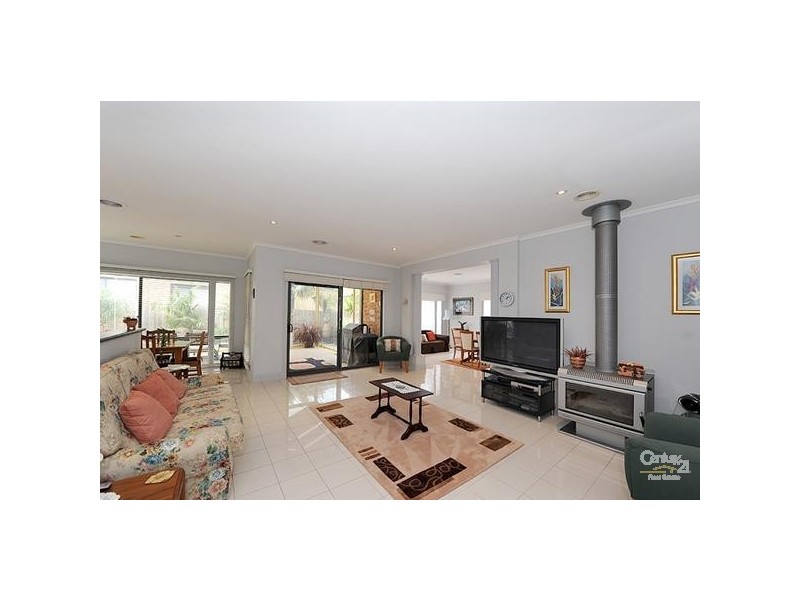 12 McCubbin Way, Berwick VIC 3806