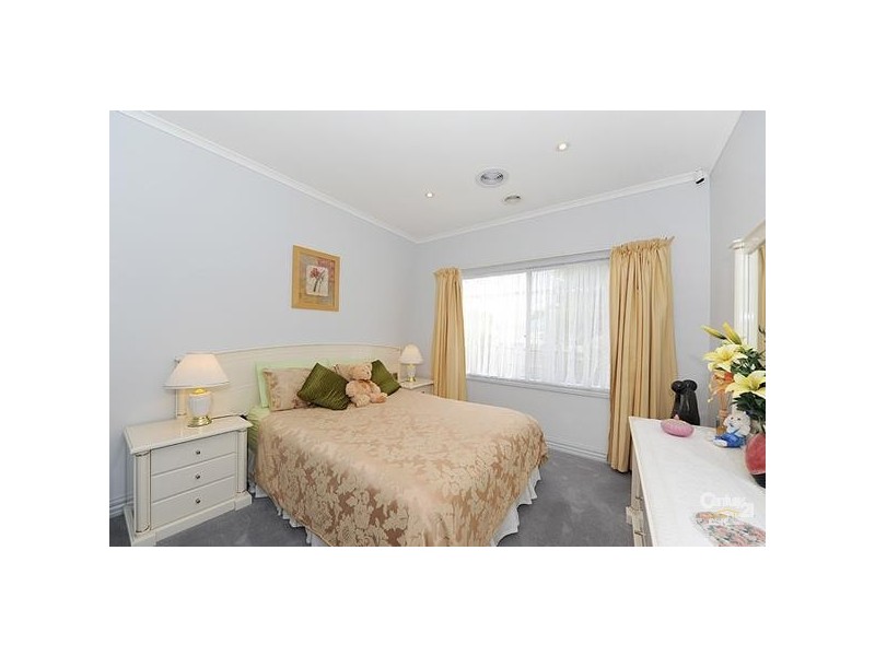 12 McCubbin Way, Berwick VIC 3806