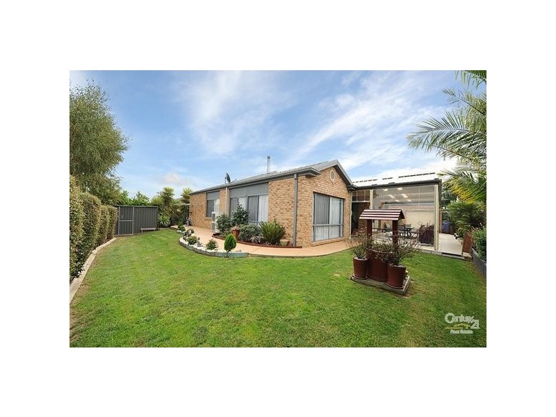 12 McCubbin Way, Berwick VIC 3806