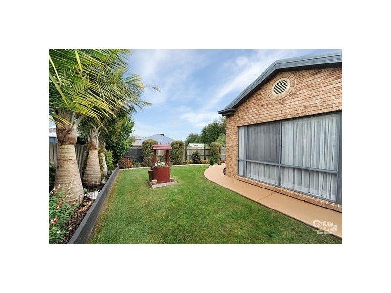 12 McCubbin Way, Berwick VIC 3806