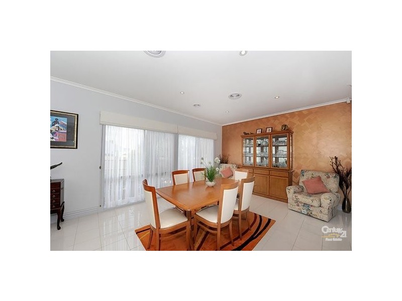 12 McCubbin Way, Berwick VIC 3806
