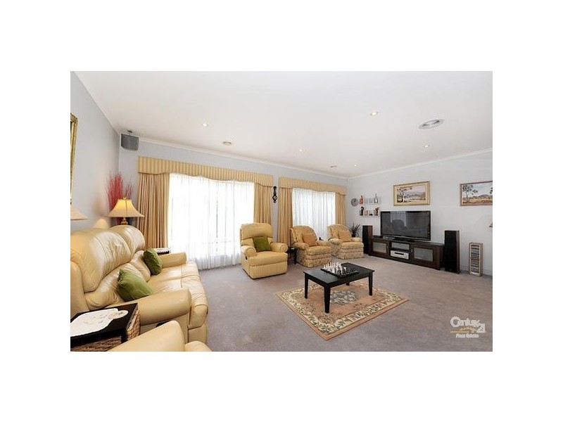 12 McCubbin Way, Berwick VIC 3806