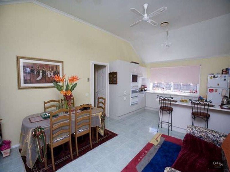 24 Chirnside Road, Berwick VIC 3806