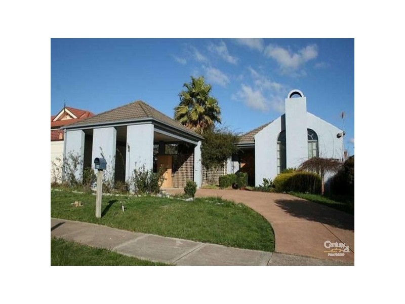 24 Chirnside Drive, Berwick VIC 3806