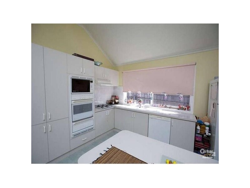 24 Chirnside Drive, Berwick VIC 3806