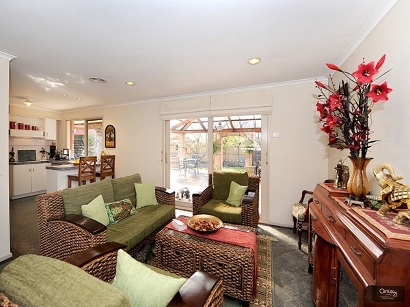 2 Cliveden Close, Narre Warren South VIC 3805