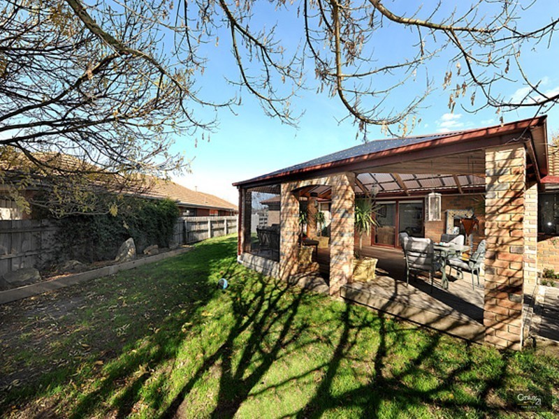 2 Cliveden Close, Narre Warren South VIC 3805